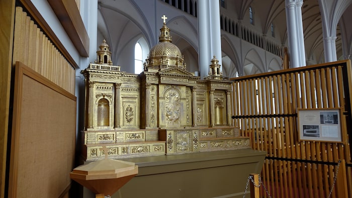 Tabernacle et maître-autel - Répertoire du patrimoine culturel du Québec