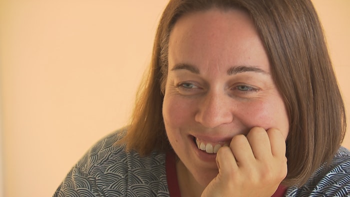 Catherine Arsenault souriante.