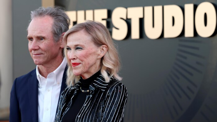 Catherine O'Hara pose pour une photo avec Bo Welch.