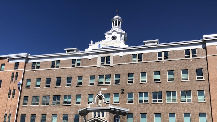 L'édifice du Cégep de la Gaspésie et des Îles au campus de Gaspé.