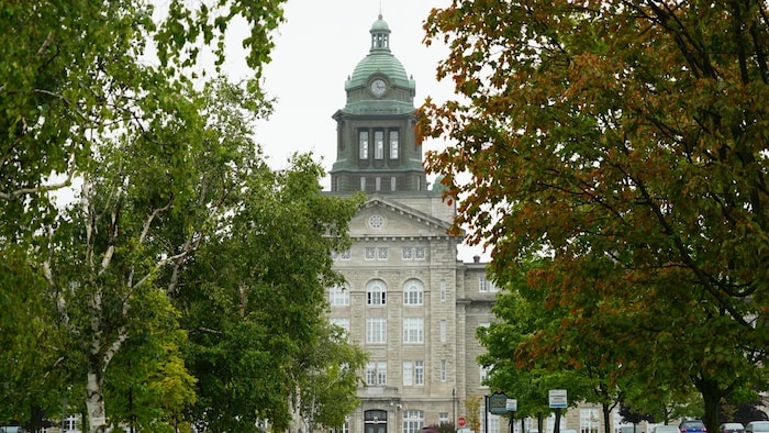 La façade du Collège de Sainte-Anne-de-La-Pocatière au Bas-Saint-Laurent.