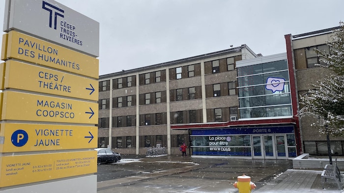 Le cégep de Trois-Rivières en hiver.