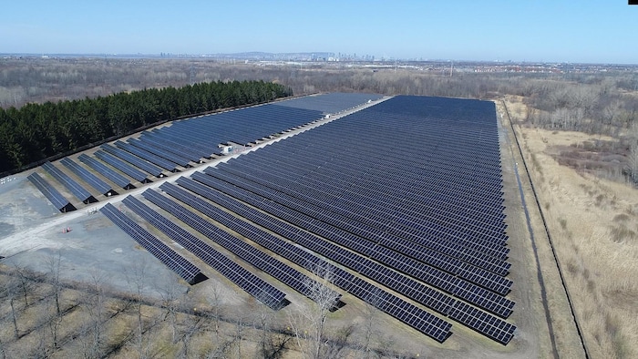 Gabrielle-Bodis in the Sun Central Hidro-Québec.