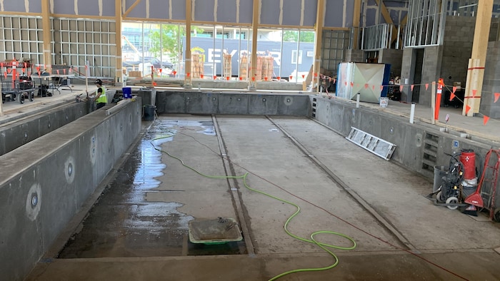 Un bassin en construction.