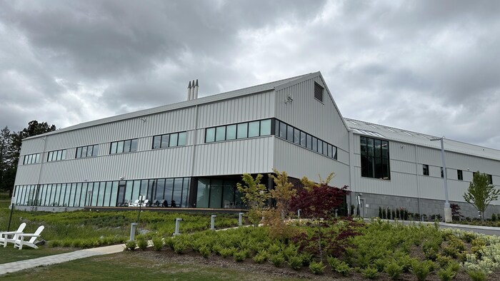 Un bâtiment.