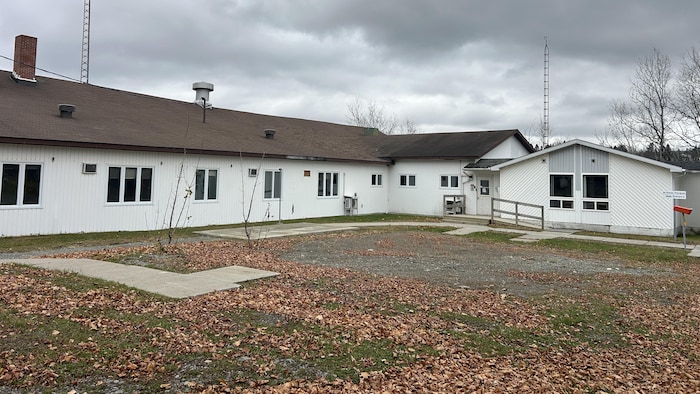 La façade de centre de réchauffement d’urgence temporaire.