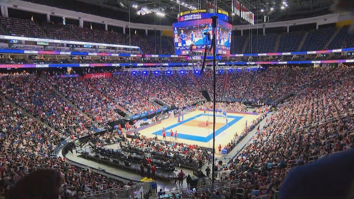 Vue d'ensemble du Centre Vidéotron lors du match Canada-France.