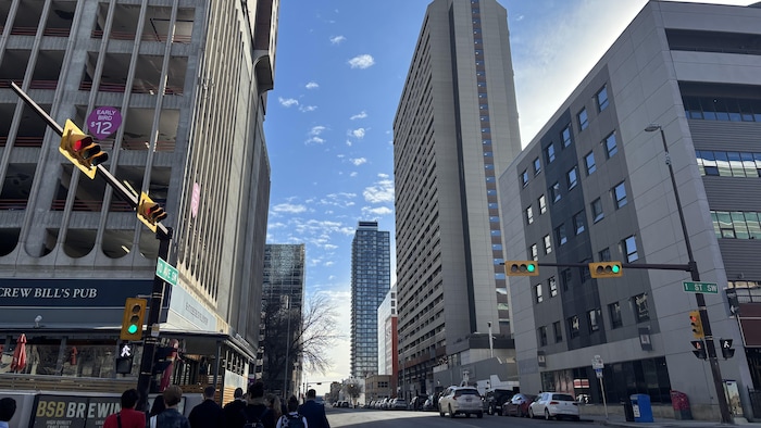 Une rue commerçante du centre-ville de Calgary.