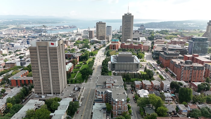 Vue par drone du centre-ville de Québec.