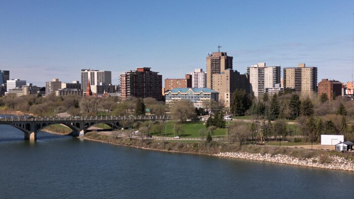 Des tours à logements au centre-ville de Saskatoon, le 8 mai 2024.