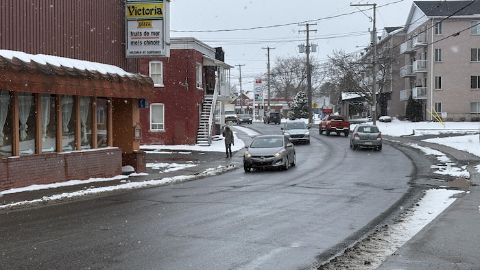 La rue Notre-Dame Ouest, dans le centre-ville de Victoriaville. 