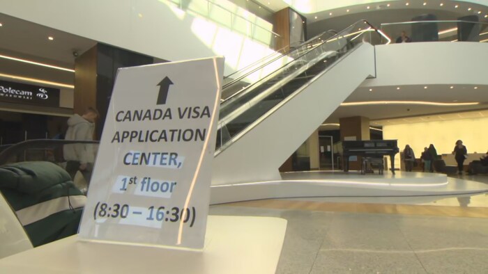 Le panneau d'un centre de visa.