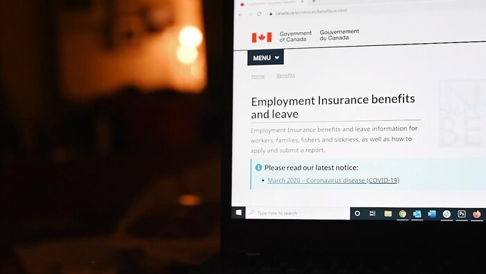 Screen of a laptop showing the employment insurance section of the Government of Canada website.
