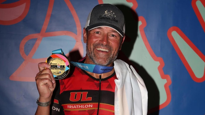 Malgré un mal de dos, Bruno Savard a été en mesure de rallier l'arrivée du Championnat du monde Ironman 2023, à Nice, en France.