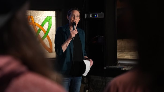 Chandra Pasma s'adresse à ses partisans.