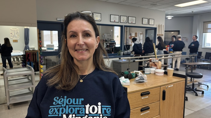 Chantale Labbé dans un établissement du réseau de santé en Minganie.