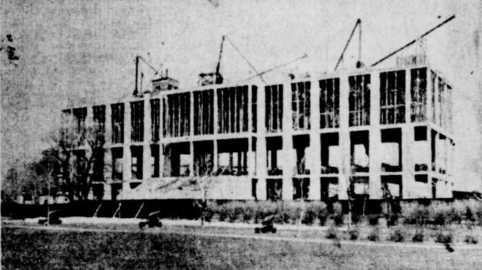 Une rare photo montrant le chantier photographié par le Soleil, le 10 mai 1928