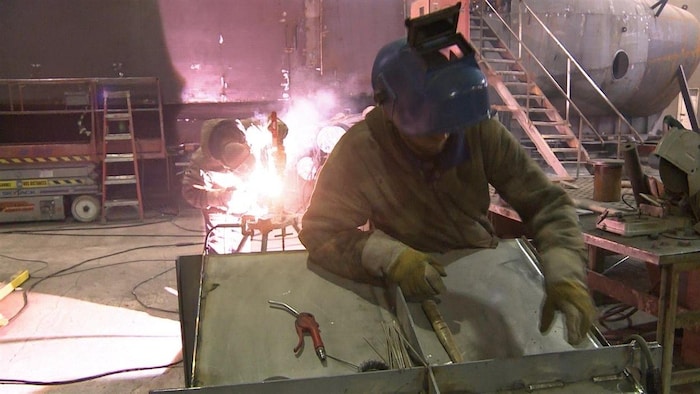 Un soudeur au travail