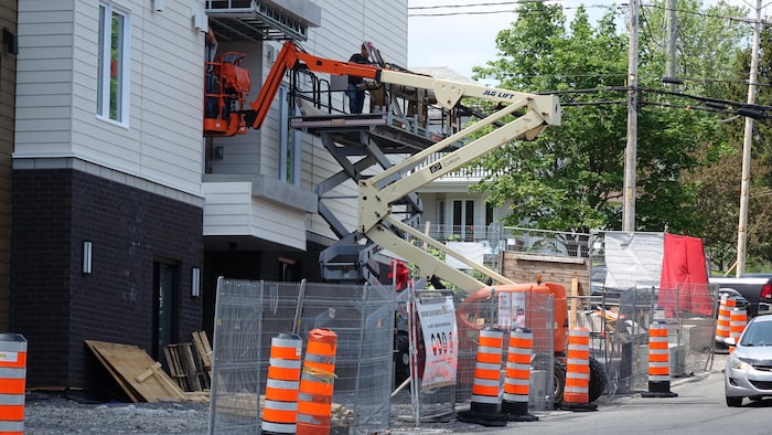 Un chantier en cours au centre-ville de Gaspé.
