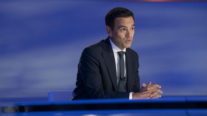 Le chef du PLQ, Charles Milliard, sur le plateau de l'émission spéciale « Cinq chefs, une élection ».