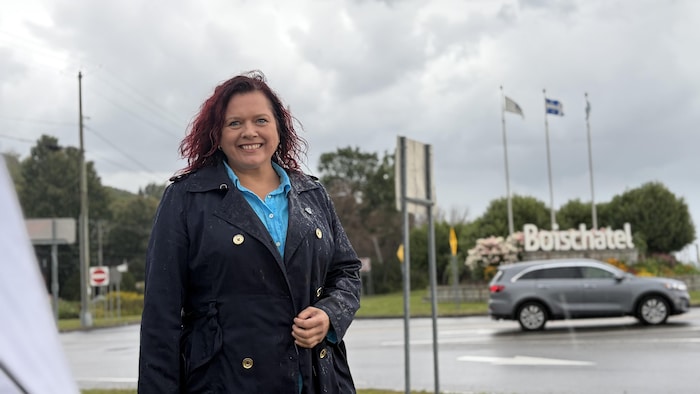 Caroline Simard sourit à la caméra.