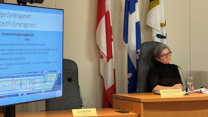 La mairesse suppléante de Sept-Îles Charlotte Audet.