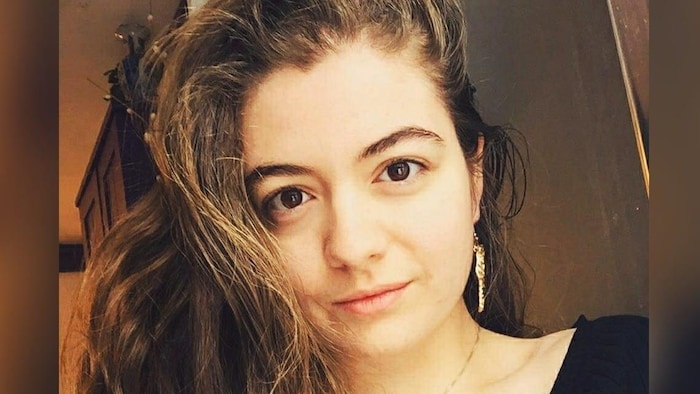 Charlotte Léveillé souriante, face à l'objectif.