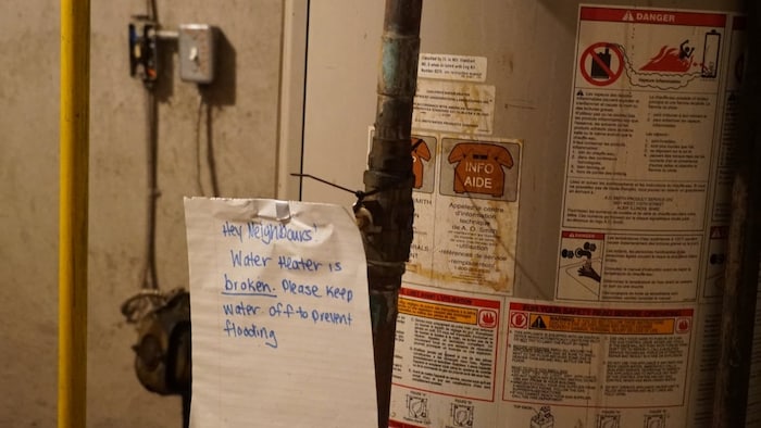 Un chauffe-eau.