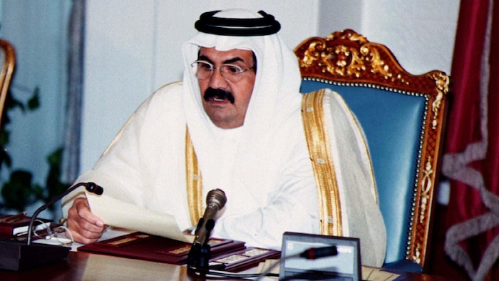 L'émir du Qatar prend la parole.