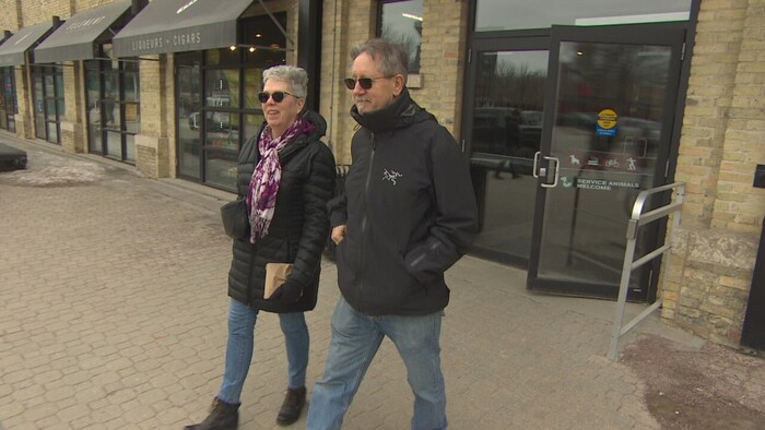 Cheryl et Rudy Giesbrecht quittent La Fourche à Winnipeg.