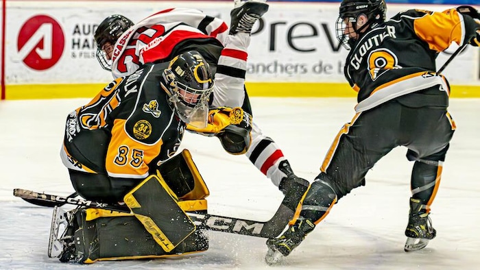 Il réalise un arrêt 