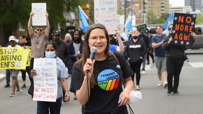 Chiara Padovani durant une manifestation.