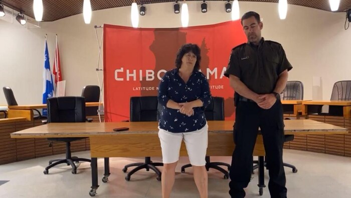 La mairesse de Chibougamau en point de presse.