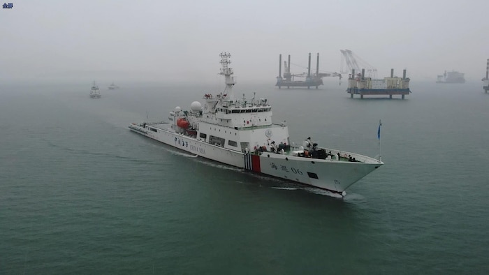 Um navio pertencente às autoridades chinesas.