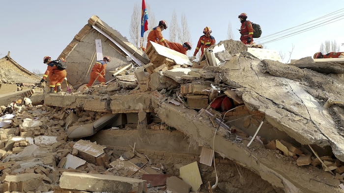 Séisme en Chine : 131 morts, selon un nouveau bilan provisoire | Radio-Canada
