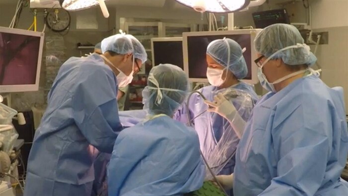 Une chirurgie minimalement invasive à l’Institut universitaire de cardiologie et de pneumologie de Québec.