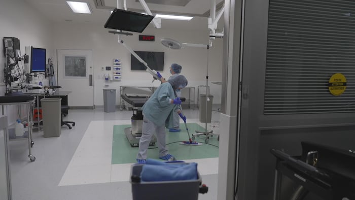Une salle d'opération.