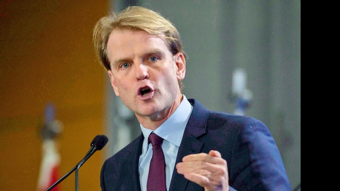 Chris Alexander prend la parole lors du débat en français pour la chefferie du Parti conservateur, le mardi 17 janvier 2017 à Québec.