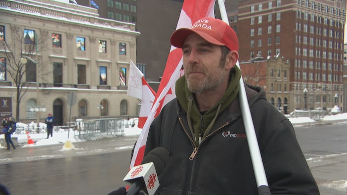 Le manifestant Chris Dacey.