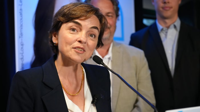 Christine Fréchette lors d'un point de presse.