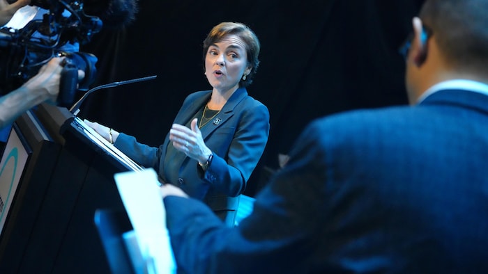 Christine Fréchette durant une simulation de débat.