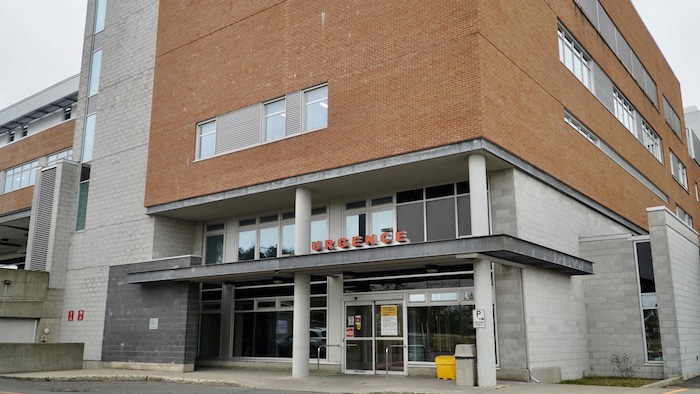 L'extérieur de l'urgence du Centre hospitalier affilié universitaire régional de Trois-Rivières.