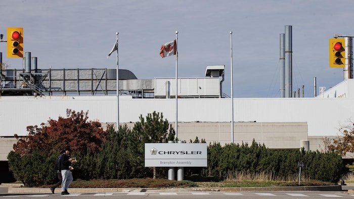L'usine d'assemblage de Brampton, en Ontario, photographiée le 15 octobre 2025, jour où Stellantis a annoncé le transfert de sa production automobile aux États-Unis.