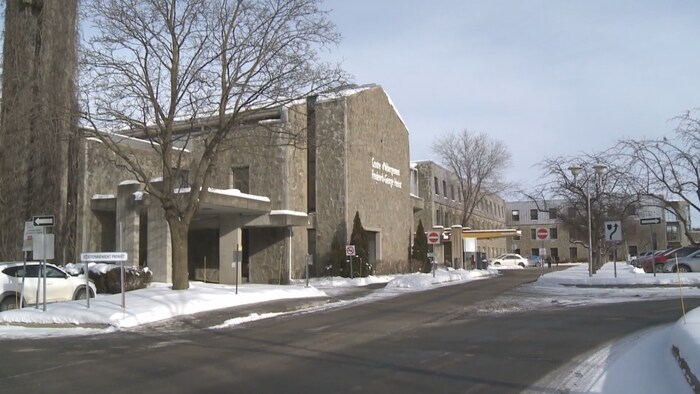 La façade du CHSLD en hiver.