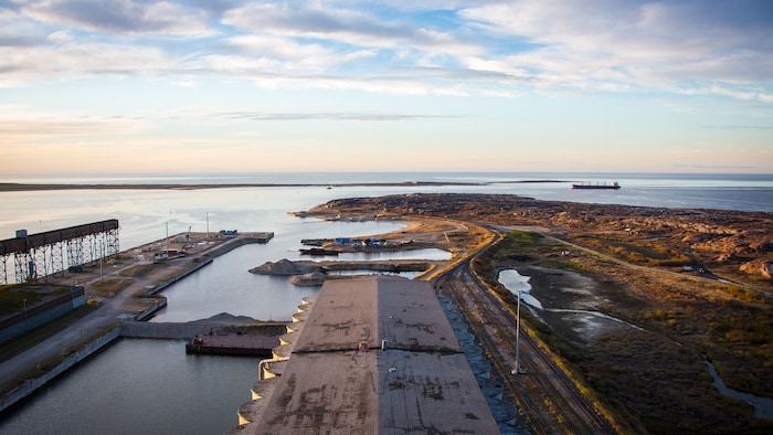 Une vue aérienne du port de Churchill.