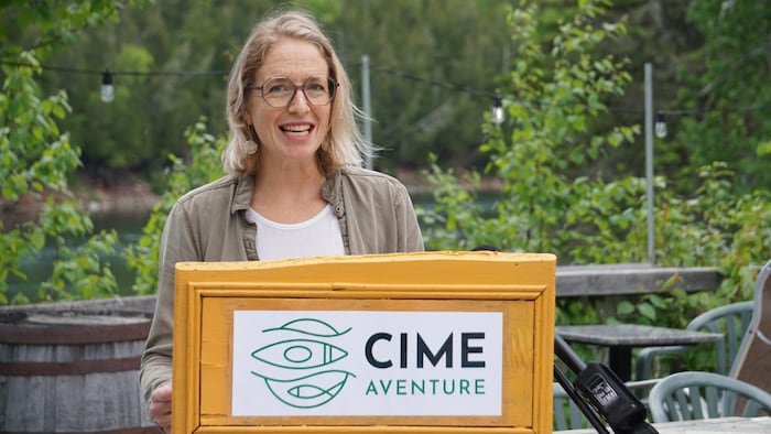 La directrice générale de Cime Aventure, Élodie Brideau, photographiée lors de la conférence de presse du 11 juin.