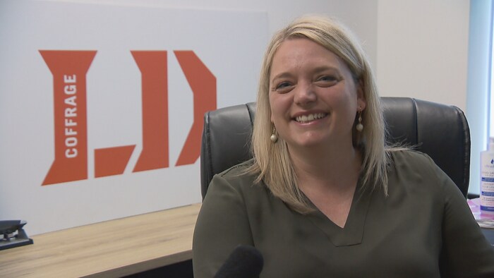 Cindy Drouin accorde une entrevue par vidéoconférence à Radio-Canada.