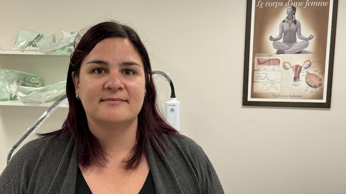Cindy Tremblay dans son bureau de l'hôpital de Sept-Îles. 