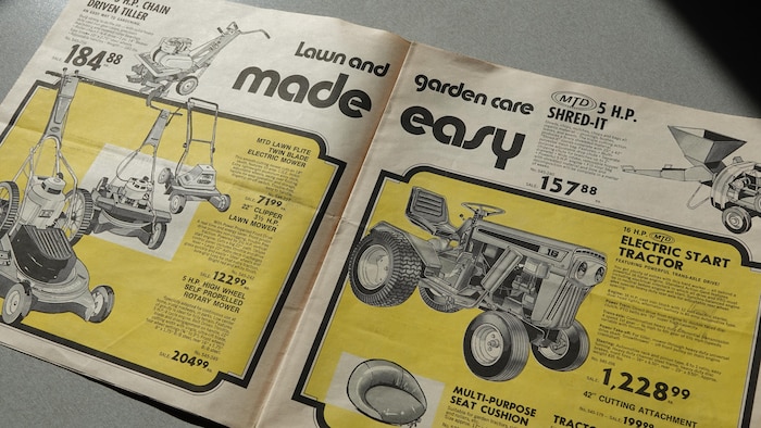 Une circulaire de 1974 fait la promotion de tracteurs et d’outils de jardins.