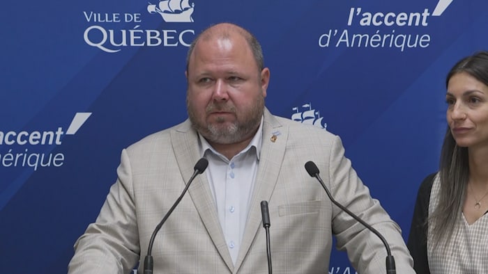 Claude Villeneuve, chef de l'opposition à l'hôtel de ville de Québec